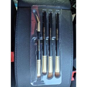 Laura Geller Pack of 4 Black Essential Eyeshadow Brushes Set